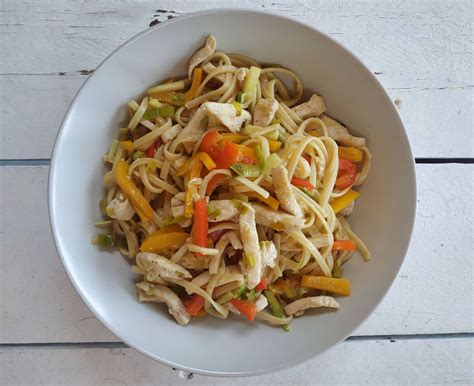 ingredientes frescos para wok de tallarines