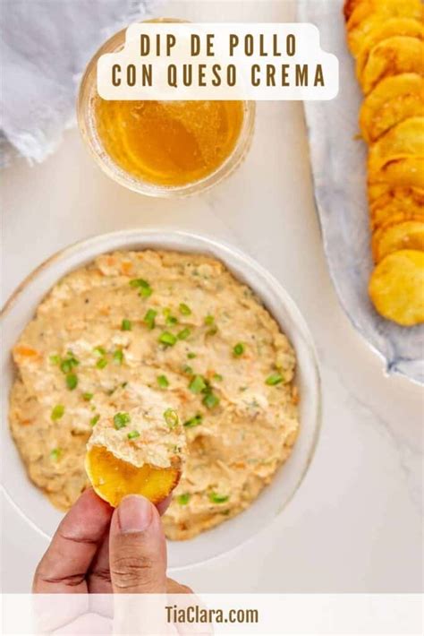 Ingredientes variados para un dip de pollo y queso crema