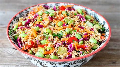 colorida ensalada de quinoa
