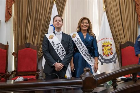 fotos del alcalde en reuniones, celebraciones y entregas de fondos