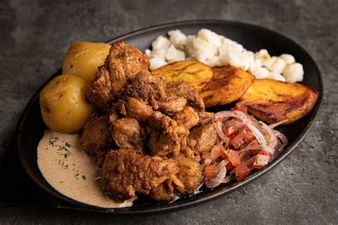 Foto de fritada servida en un restaurante ecuatoriano en el extranjero