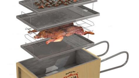 Esquema de una caja china profesional mostrando la bandeja superior de carbón y la rejilla interna con la carne