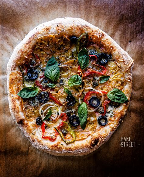 Foto macro de una masa de pizza con Lievito Madre, mostrando la alveolatura y la textura elástica.