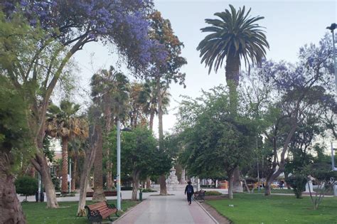 Plaza de Armas de Copiapó llena de gente disfrutando del festival