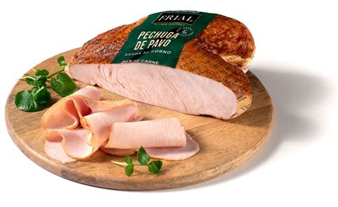 Esquema de preparación: pasos para abrir la pechuga de pavo tipo libro o tríptico para un relleno uniforme.