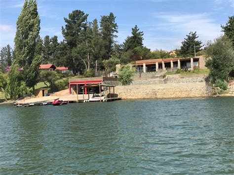 Lago Rapel con casas de veraneo y zonas de camping