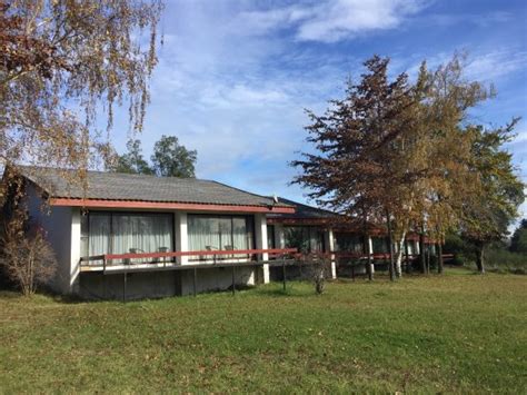 Foto de las instalaciones del Hotel Salto del Laja, como piscina o campo de golf.