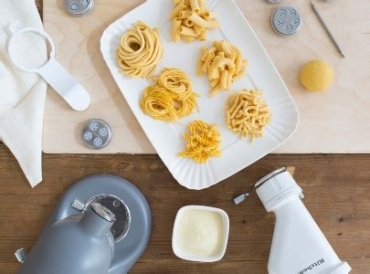Imagen de los diferentes discos de la prensa para pasta KitchenAid