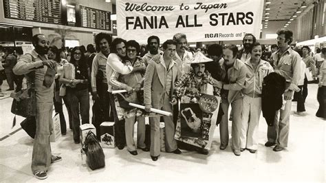 Fotografía de archivo de Johnny Pacheco y músicos de la Fania All Stars.