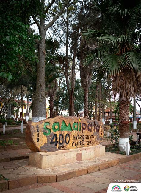 Fachada o interior del restaurante Tía María en Samaipata con elementos tradicionales y platos típicos