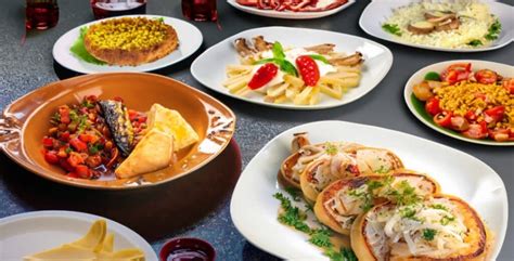 Plato de cocina internacional del restaurante Tierra Libre en Samaipata, destacando su diversidad
