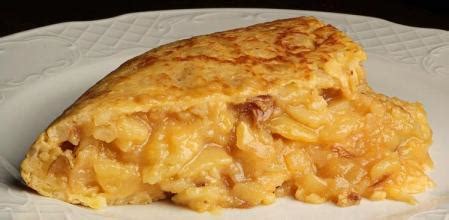 Foto de una tortilla de patatas poco cuajada