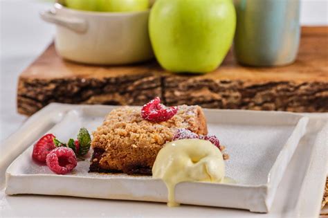 Infografía con los pasos clave para preparar la Torta Crumble de Manzana.