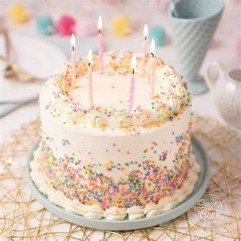 Ejemplo de torta decorada con el número de cumpleaños hecho con sprinkles