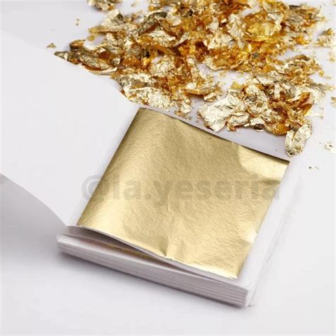 Fotografía macro de una lámina de pan de oro de 22 quilates sobre un cojín de dorador
