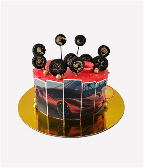 Torta decorada con elementos de amor eterno