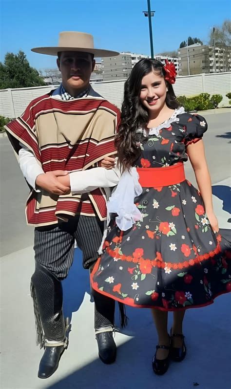 Fotografía de un huaso chileno con su vestimenta tradicional