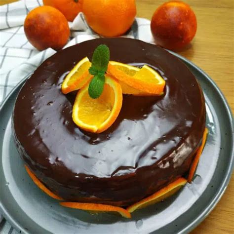 Tarta de naranja y chocolate en capas