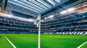 Foto de la afición del Real Madrid en el estadio Santiago Bernabéu