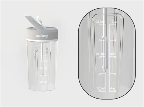 Diseño de una botella batidora de proteínas con boca ancha, tapa hermética y compartimento para polvo.