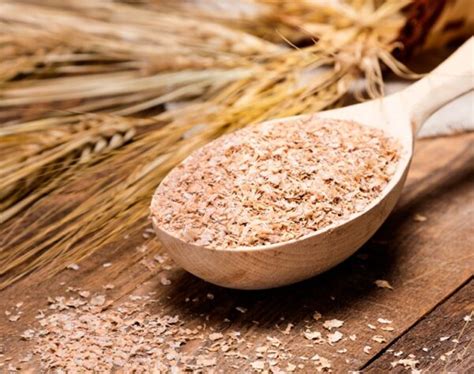 Infografía comparativa de la composición nutricional del salvado de trigo frente a la harina refinada.