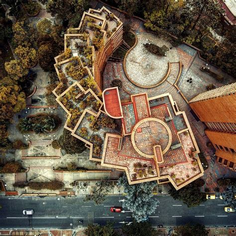 Rogelio Salmona joven, quizás en sus primeros años en Bogotá