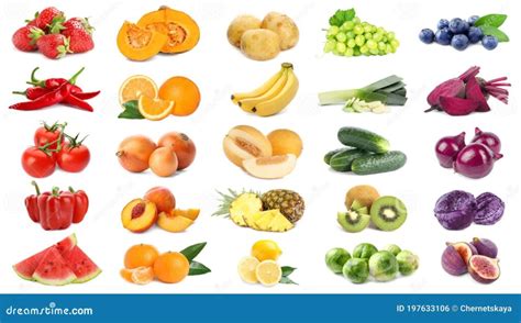 Variedad de frutas frescas como plátanos, dátiles, mangos y aguacates en un tazón