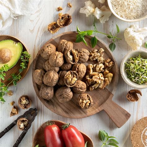 Infografía mostrando el origen de las Nueces de California