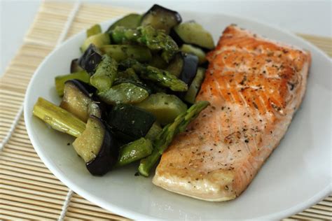 Salmón a la plancha con verduras