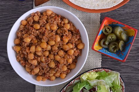 Foto de ropa vieja vegana con garbanzos y soja texturizada