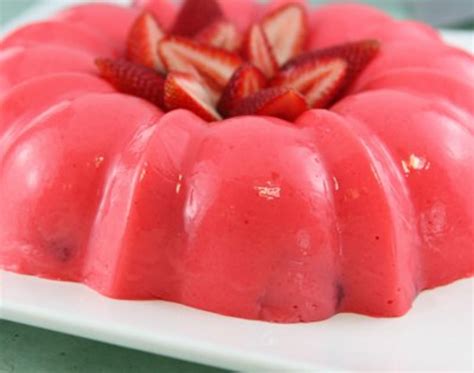 Ingredientes para preparar gelatina de fresa con leche evaporada