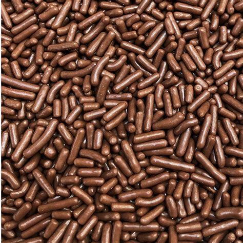 Foto de chocolate granulado o en trozos listo para preparar en un tarro de cristal