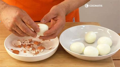 infografía con los pasos básicos para cocer y pelar huevos