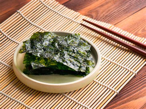 Láminas de alga nori de alta calidad, listas para ser utilizadas en la elaboración de sushi.