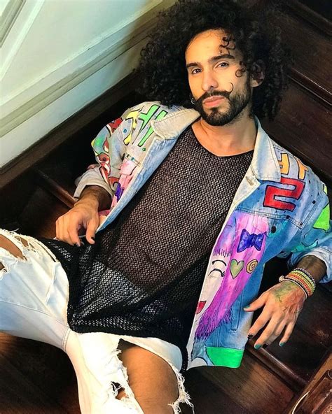 Gabo Usandivaras recuperándose en casa tras una operación de rodilla