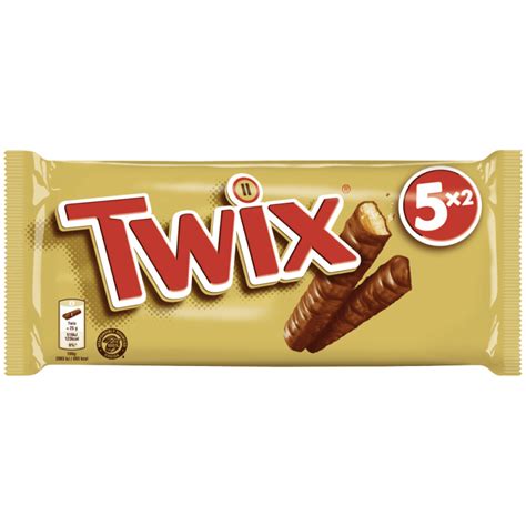 Fotografía de producto de un paquete de Twix White mostrando sus dos barritas características con cobertura de chocolate blanco.
