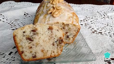 Infografía detallando los pasos para la preparación del bizcocho de nueces y la crema de limón.