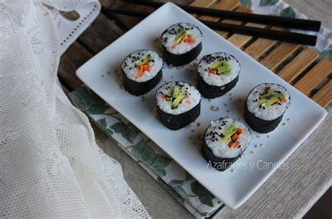 Sushi maki de verduras con nori exterior
