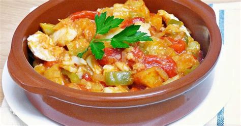bacalao al ajoarriero con patatas asadas y un chorrito de pimentón