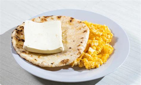 Tortillas con queso y natilla recién hechas