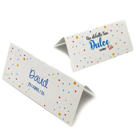 Diagrama mostrando cómo doblar y grapar una etiqueta para bolsa de golosinas.