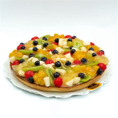 Imagen de un kuchen de fruta recién horneado con frutas variadas