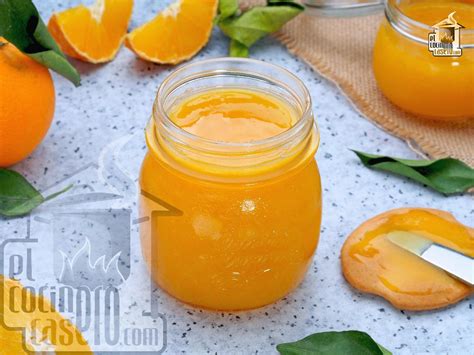 Infografía: paso a paso visual de la preparación de mermelada de naranja, desde el corte de la fruta hasta el envasado al vacío.