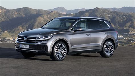 Fotografía del frontal de un Volkswagen Touareg con la nueva parrilla cromada