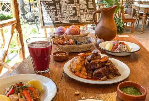 Chuleta de camarones tradicional servido en una picantería arequipeña