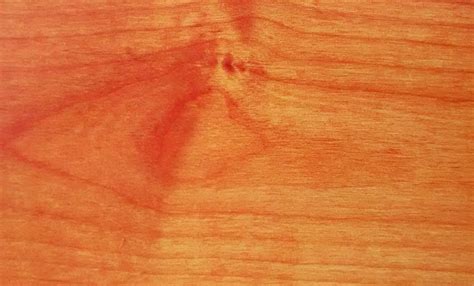Muestra de madera de Aliso Rojo pulida
