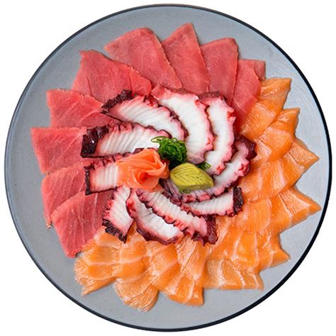 plato de sashimi mixto con salmón, atún y pulpo