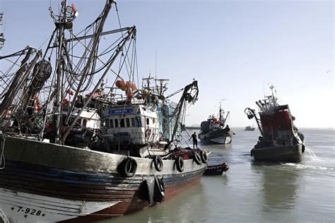 Fotografía de Paola Rodríguez Donn trabajando en un barco pesquero