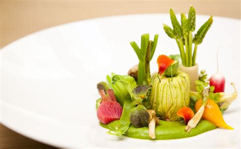 Plato de alta cocina vegetariana de Paul Ivić