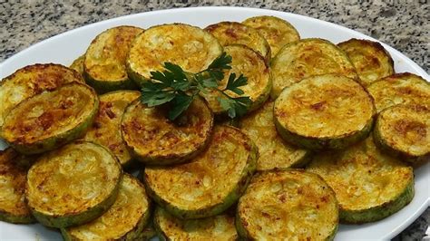 Calabacín en rodajas listo para preparar